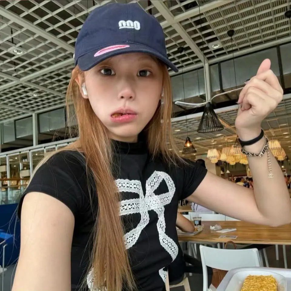 女孩舞步